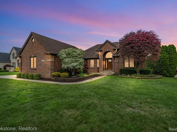 26569 Autumn Lake Dr, Chesterfield, MI 48051