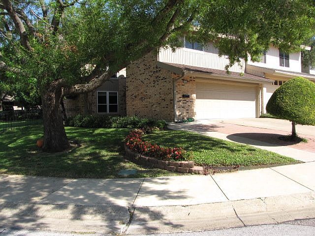 1st image of 2920 Country Place Cir