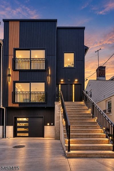 1st image of 60 Oak Ave