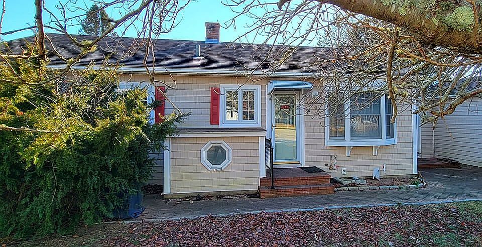 1st image of 9 Lamberts Ln