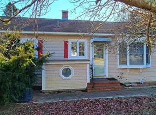9 Lamberts Ln, Stonington, CT 06378