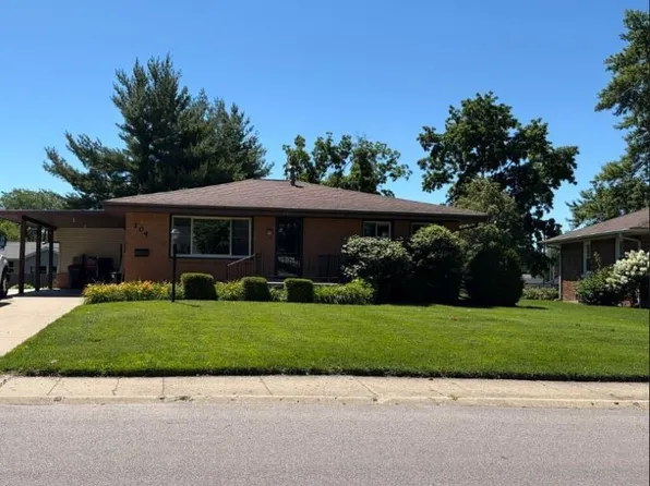 204 Wilshire Dr, Washington, IL 61571