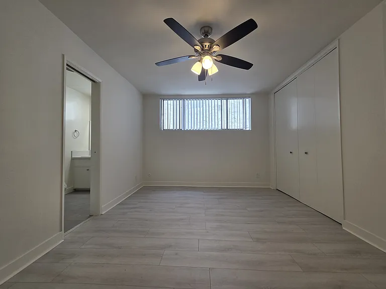 135 N Clark Dr #4 — Photo 9