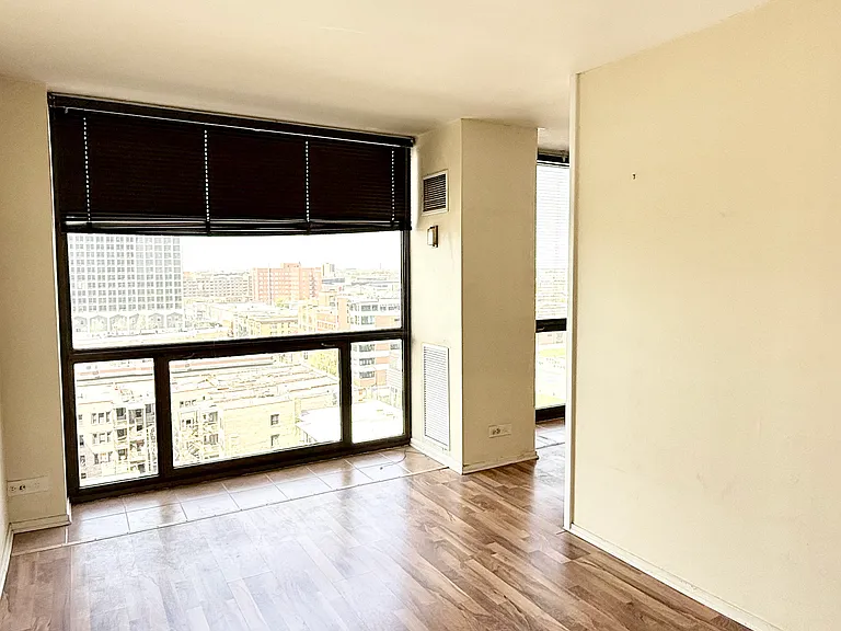 4343 N Clarendon Ave #1211 — Photo 1