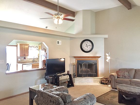 3rd image of 562 Sandburg Dr