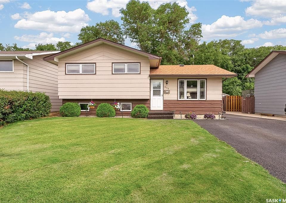 1st image of 919 Holdsworth CRESCENT