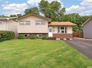 919 Holdsworth Cres, Moose Jaw, SK S6H6T8