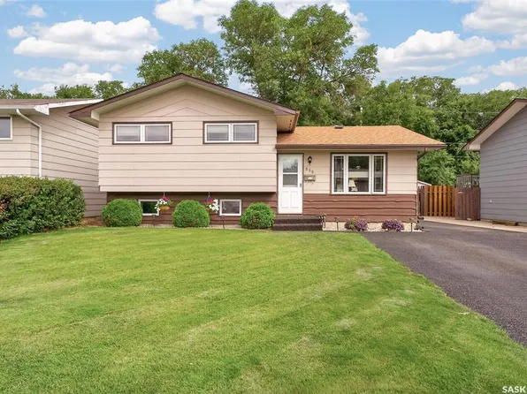 919 Holdsworth CRESCENT, Moose Jaw, SK S6H 6T8