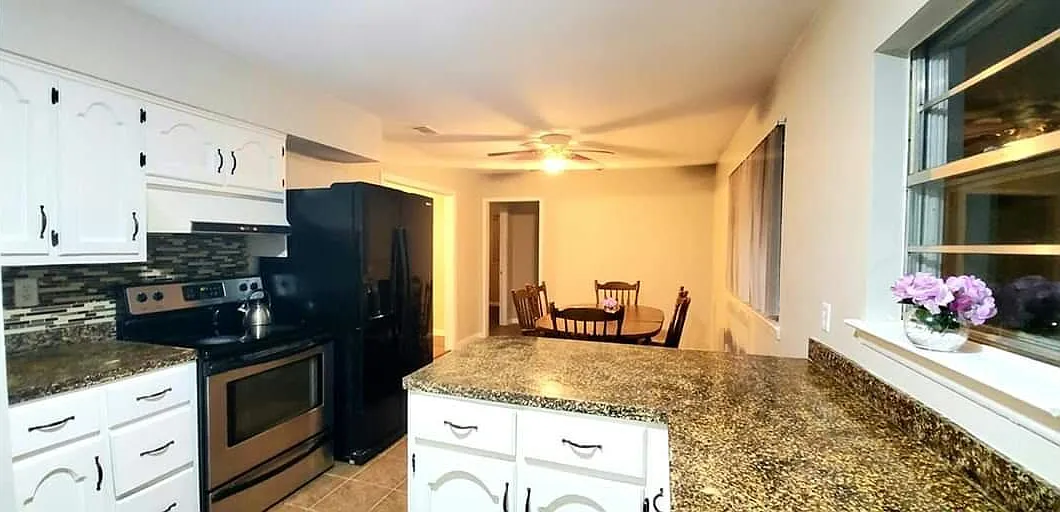 5 bed, 1457 sqft, $1,500 — Photo 2