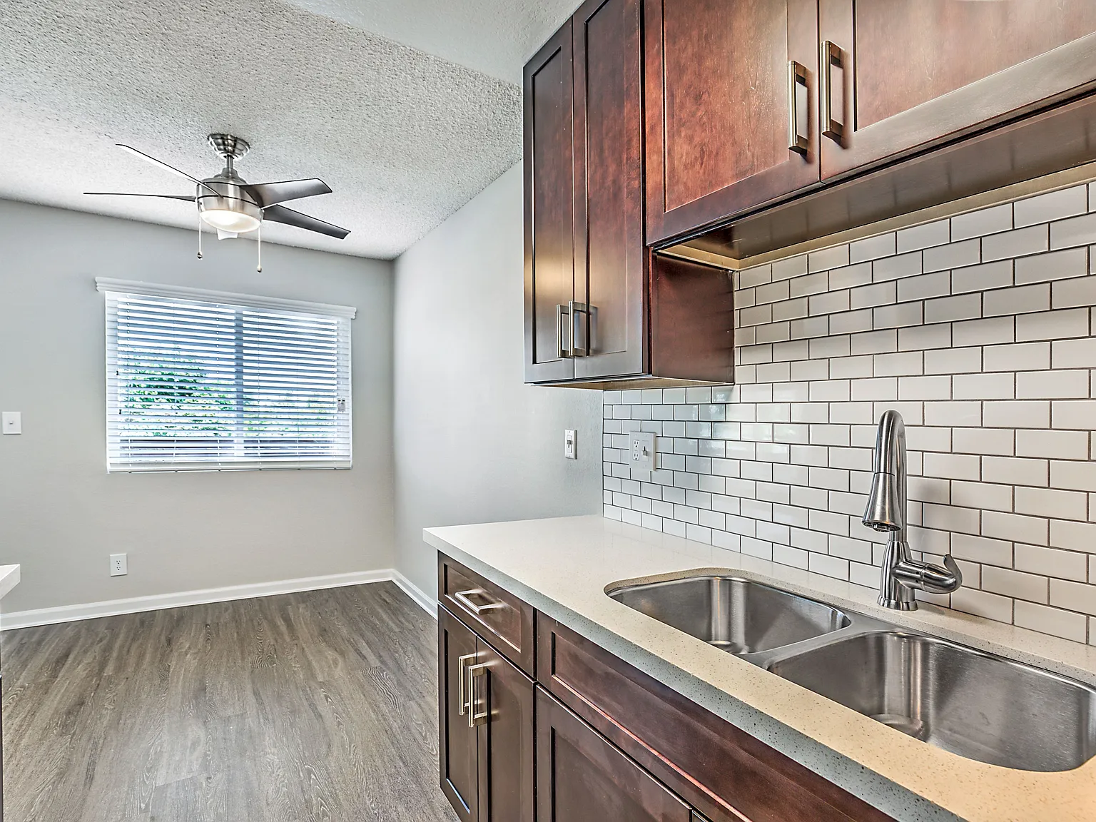 2 bed, 700 sqft, $2,395 — Photo 3