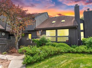 154 Westgate Dr, Edison, NJ 08820