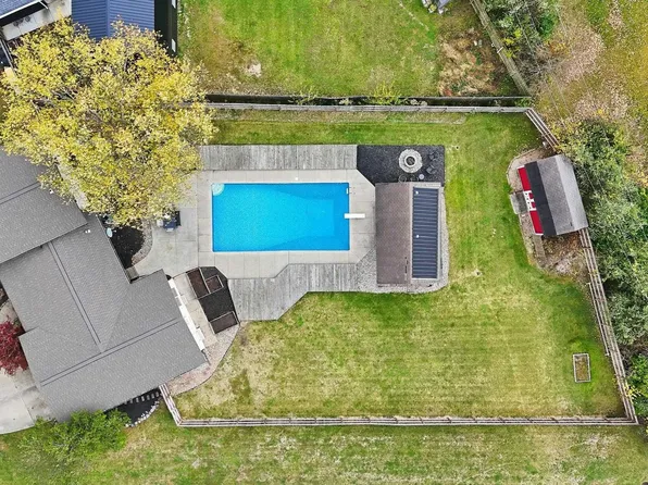 9166 Auburn Rd, Fort Wayne, IN 46825