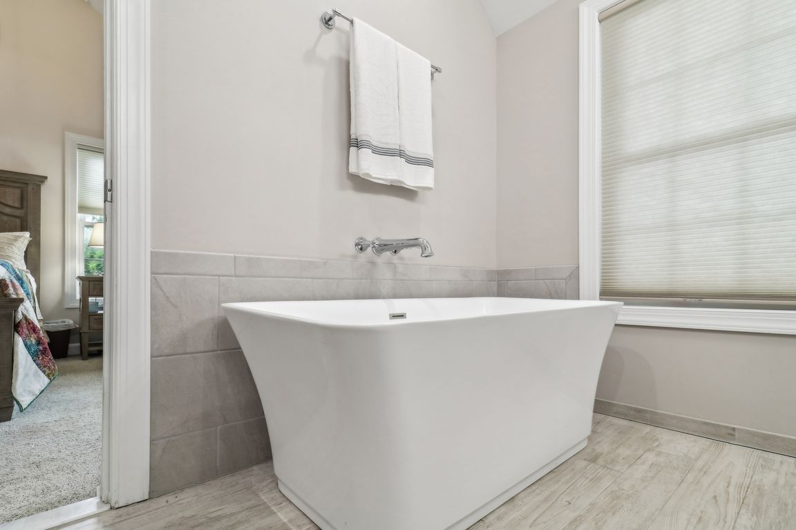 Youngblood St-2305-057.jpg