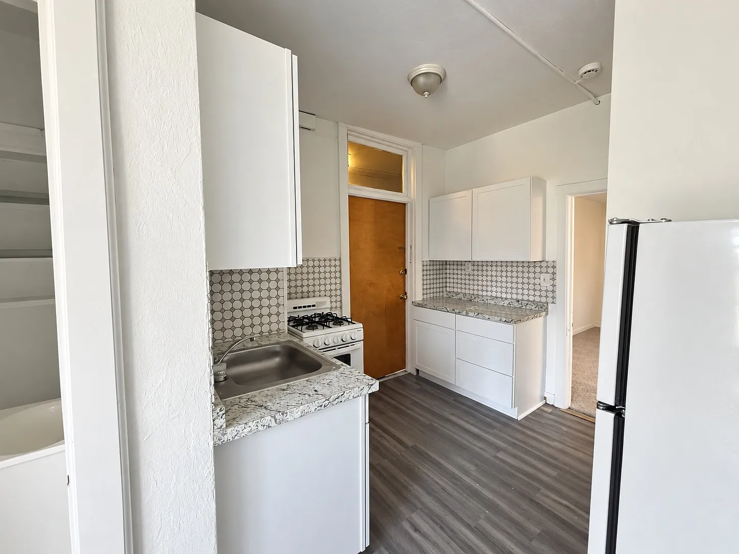 1 bed, 570 sqft, $1,000 — Photo 4