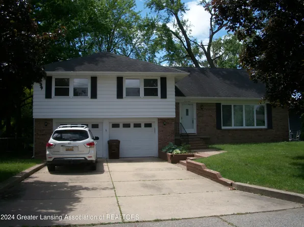 10300 Lafayette Ln, Dimondale, MI 48821