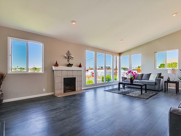 3rd image of 505 Jewell Dr