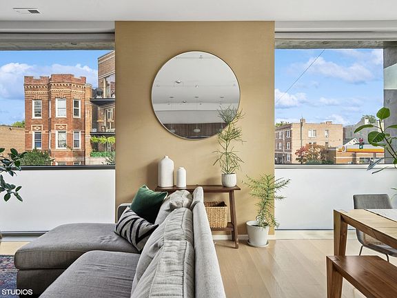 4th image of 1000 N Damen Ave #2