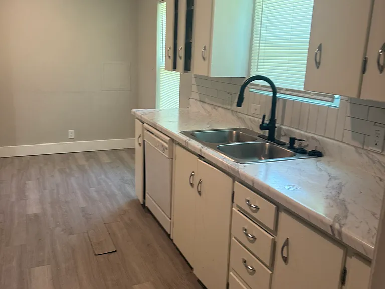 535 Hobson Pl — Photo 2