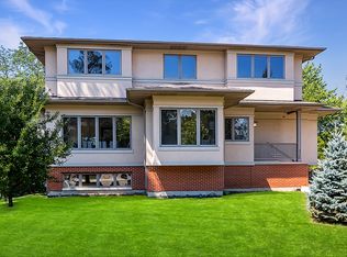 7726 Sugarbush Ln, Willowbrook, IL 60527