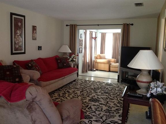 2nd image of 1510 Simmons Dr