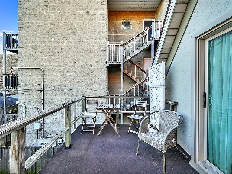 3143 N Racine Ave — Photo 13