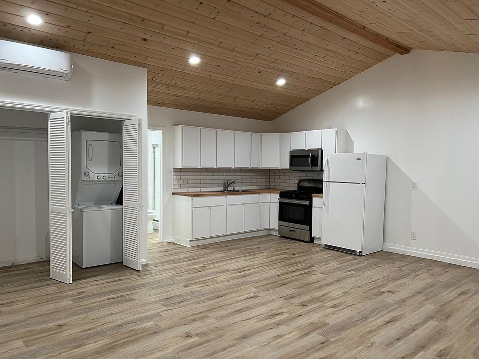 1st image of 9955 Hayvenhurst Ave