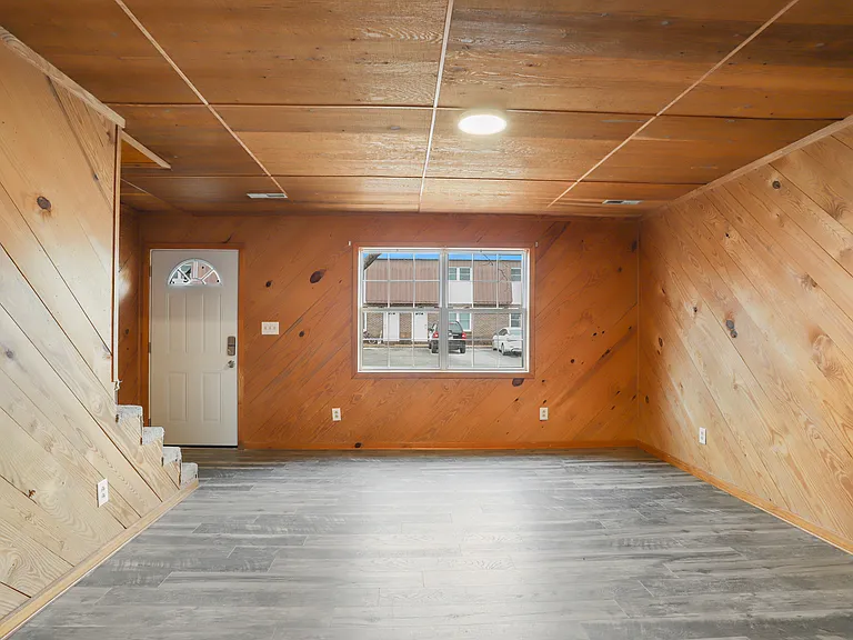 Maplewood Apartments — Photo 14