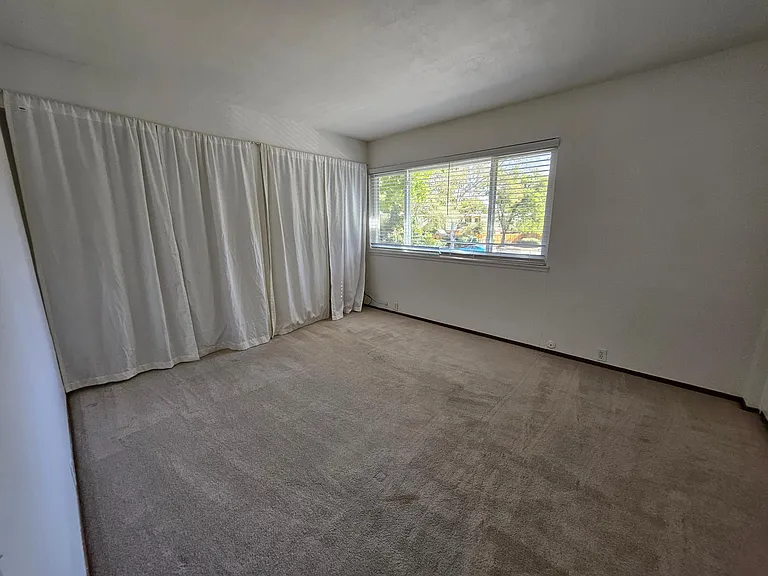 1581 Drake Dr — Photo 15