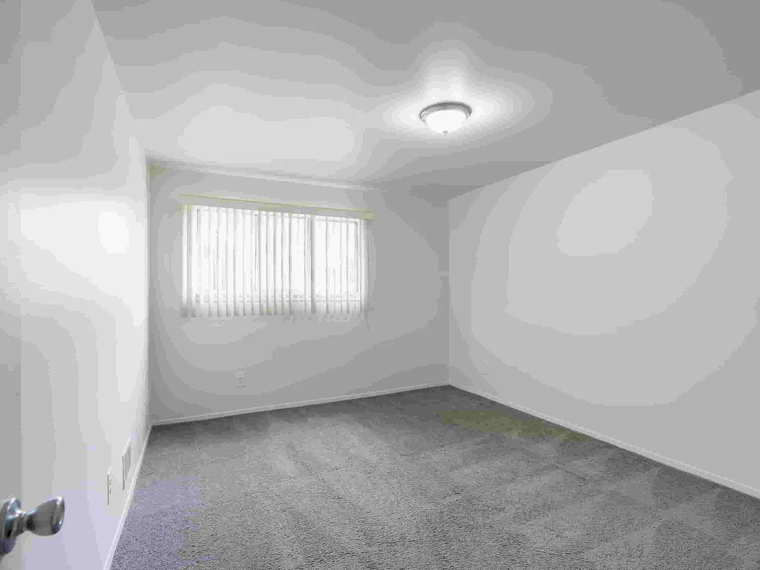Woodside Manor Apartments — Photo 3