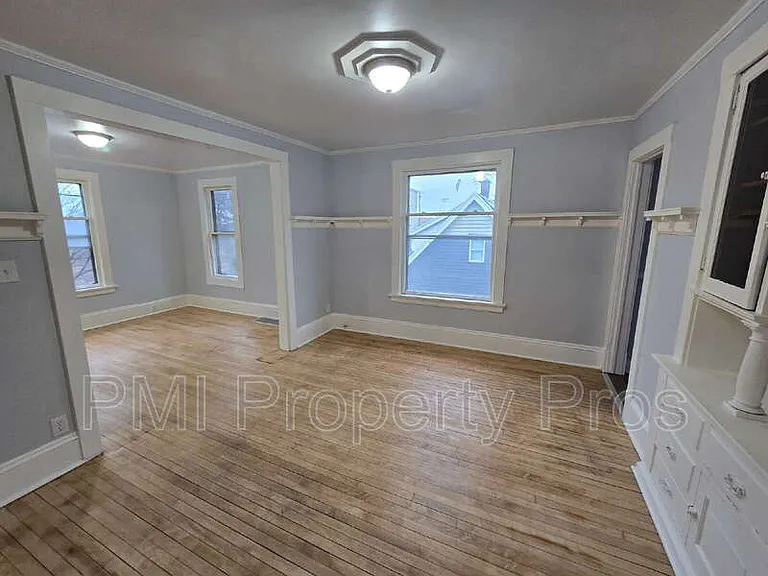 3111 W Walnut St — Photo 10