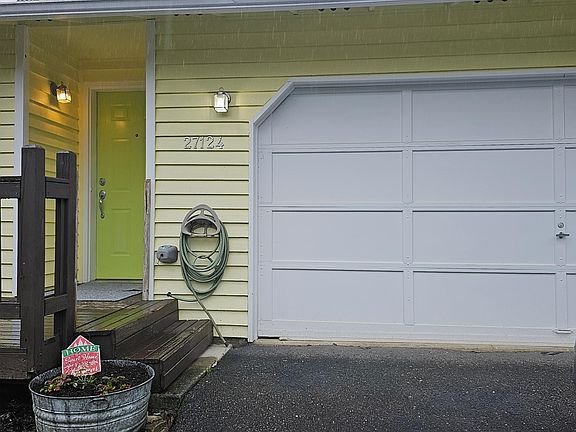 2nd image of 27124 NE Miller St