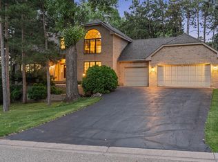 1315 Donegal Dr, Woodbury, MN 55125