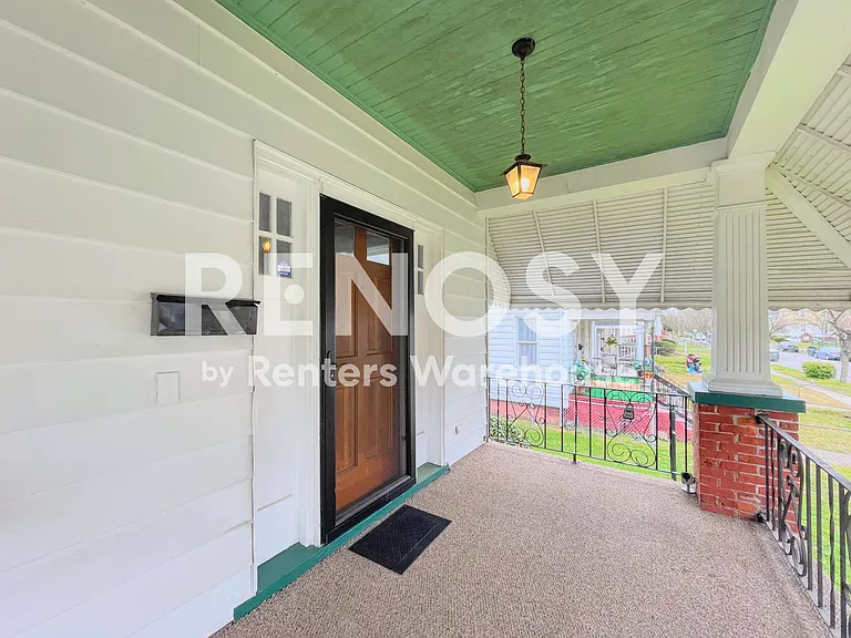 210 Hardy Ave — Photo 3