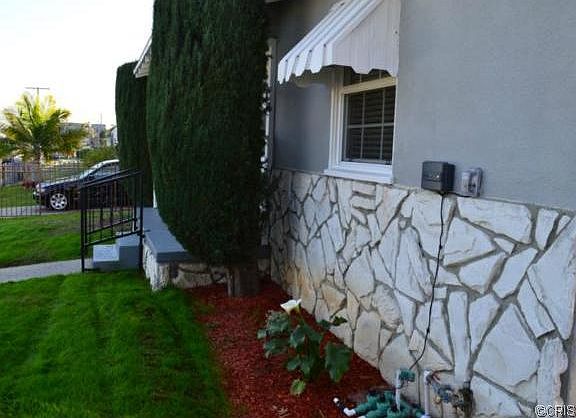 4th image of 11139 S Denker Ave
