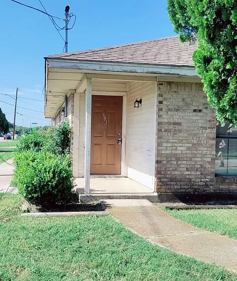 601GV — Photo 1
