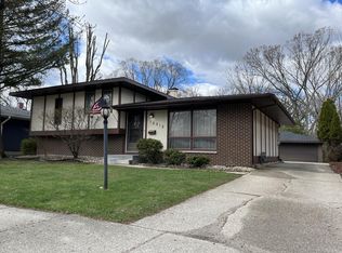 18918 Wildwood Ave, Lansing, IL 60438