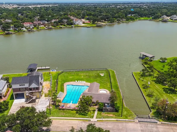1103 Pecan Cir, Seabrook, TX 77586