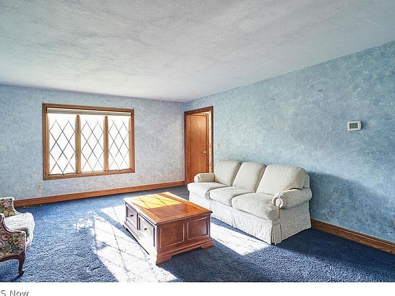 5th image of 270 Hollythorn Dr