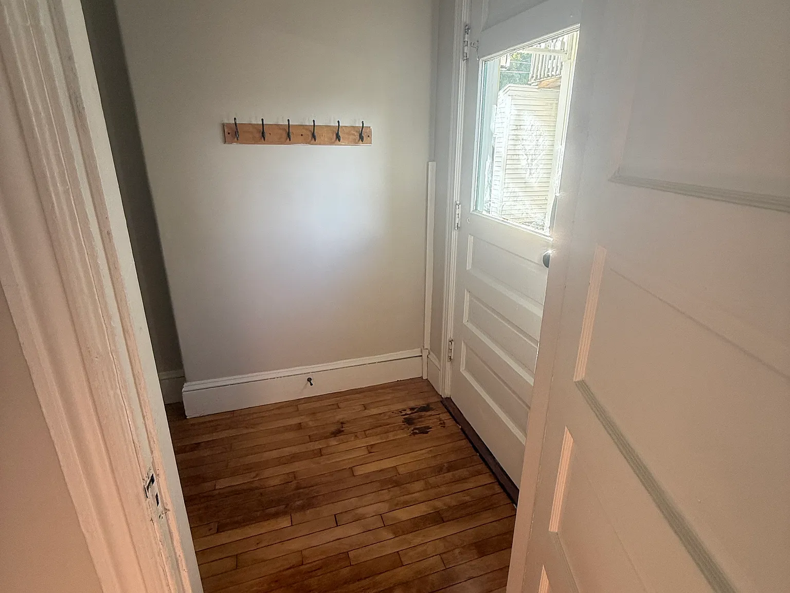 3 bed, 1033 sqft, $3,100 — Photo 1