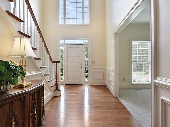 4th image of 8920 Laurel Way