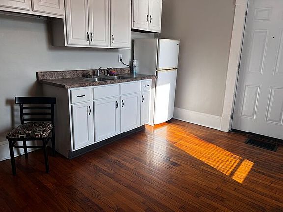 5th image of 248 S 9th St #6