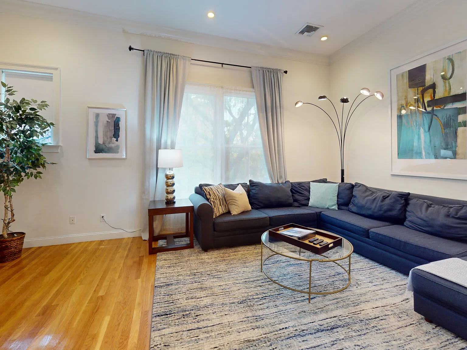 3 bed, 1600 sqft, $8,500 — Photo 2