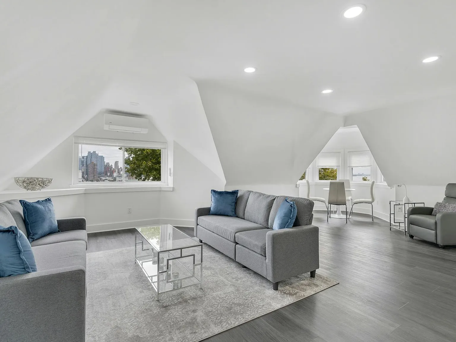 19 Hamilton Ave — Photo 2