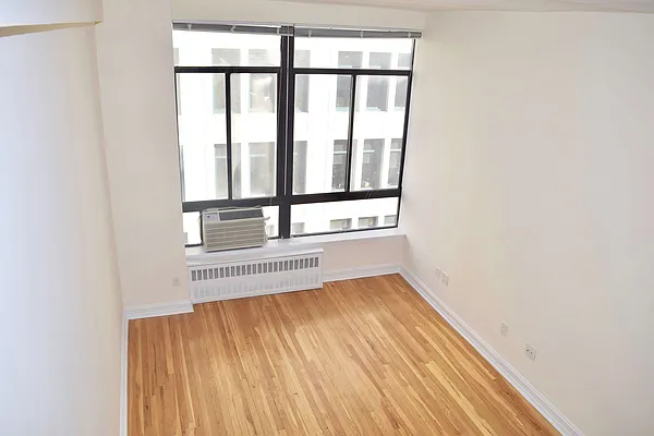 Rented by Manhattan Connection | media 24