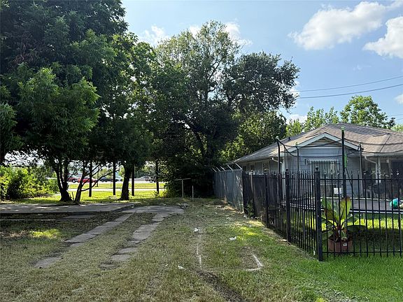 4th image of 7322 Ardennes St