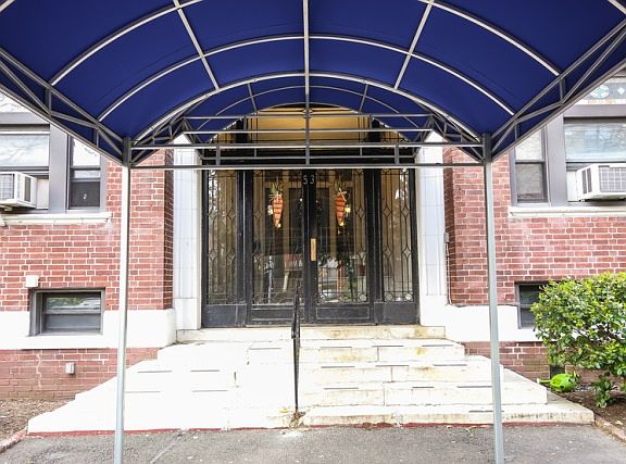 4th image of 53 Duncan Ave