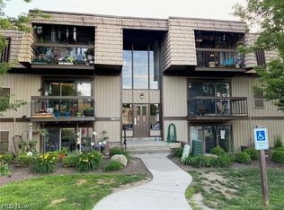 9630 Cove Dr UNIT 16A, North Royalton, OH 44133