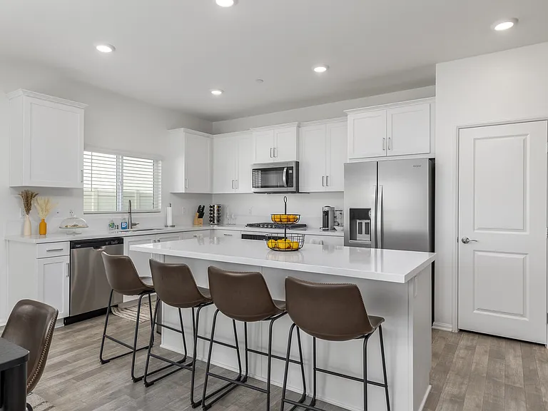 Desert Lily Ct — Photo 5