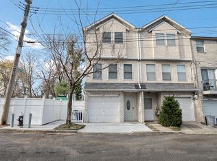 33 Maria Ln, Staten Island, NY 10312