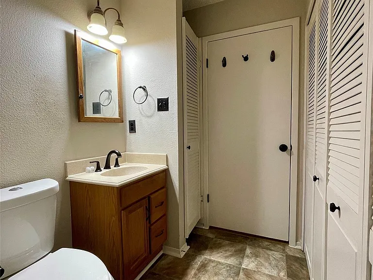 13703 Carsa Ln — Photo 18